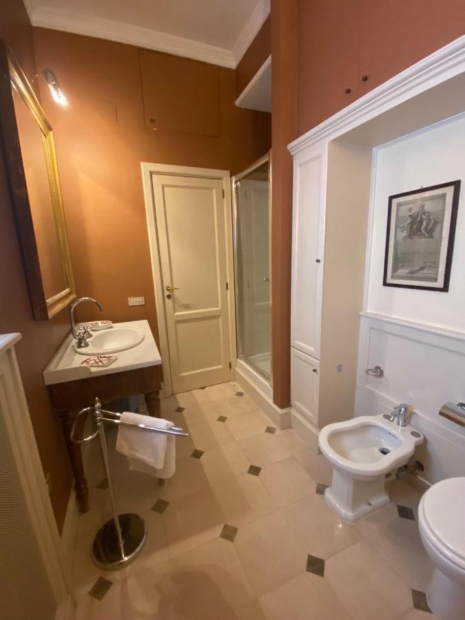 Royal Apartment In San Domenico Maggiore Naples Luaran gambar